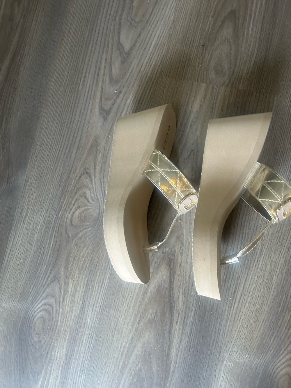 GUESS Metallic Gold Thong Sandals with Logo Accent - Picture 4 of 5